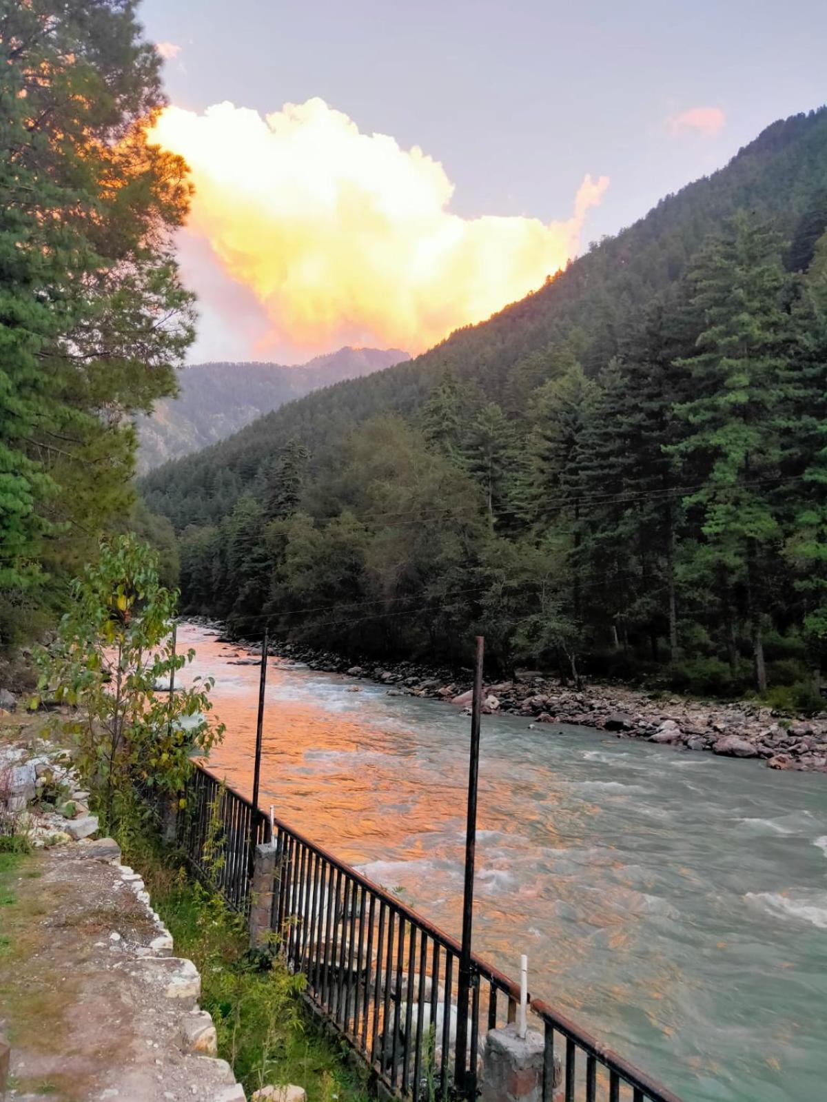 Hotel The White House Kasol Esterno foto