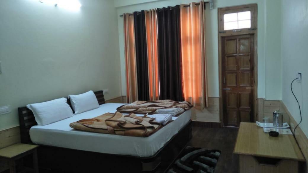 Hotel The White House Kasol Esterno foto